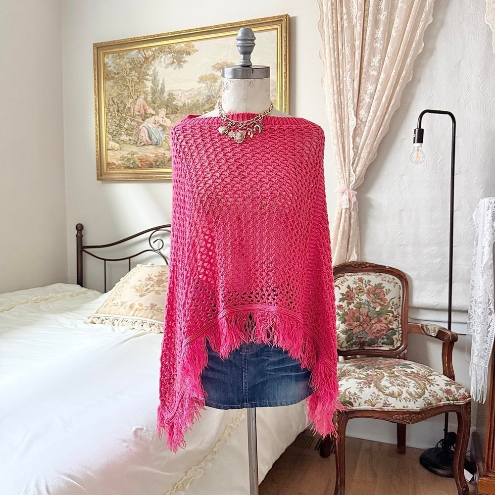 Y2K Cotton Emporium size one size hot pink crochet fringe poncho